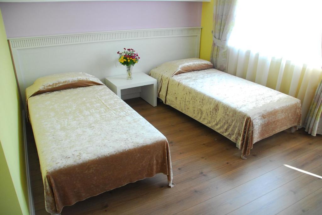 Hotel Vila Kerciku Tirana Room photo